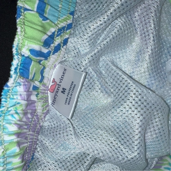 Vineyard Vines Swim Trunks Men Medium Shorts Beach Chairs Umbrellas Green Blue - Picture 6 of 8